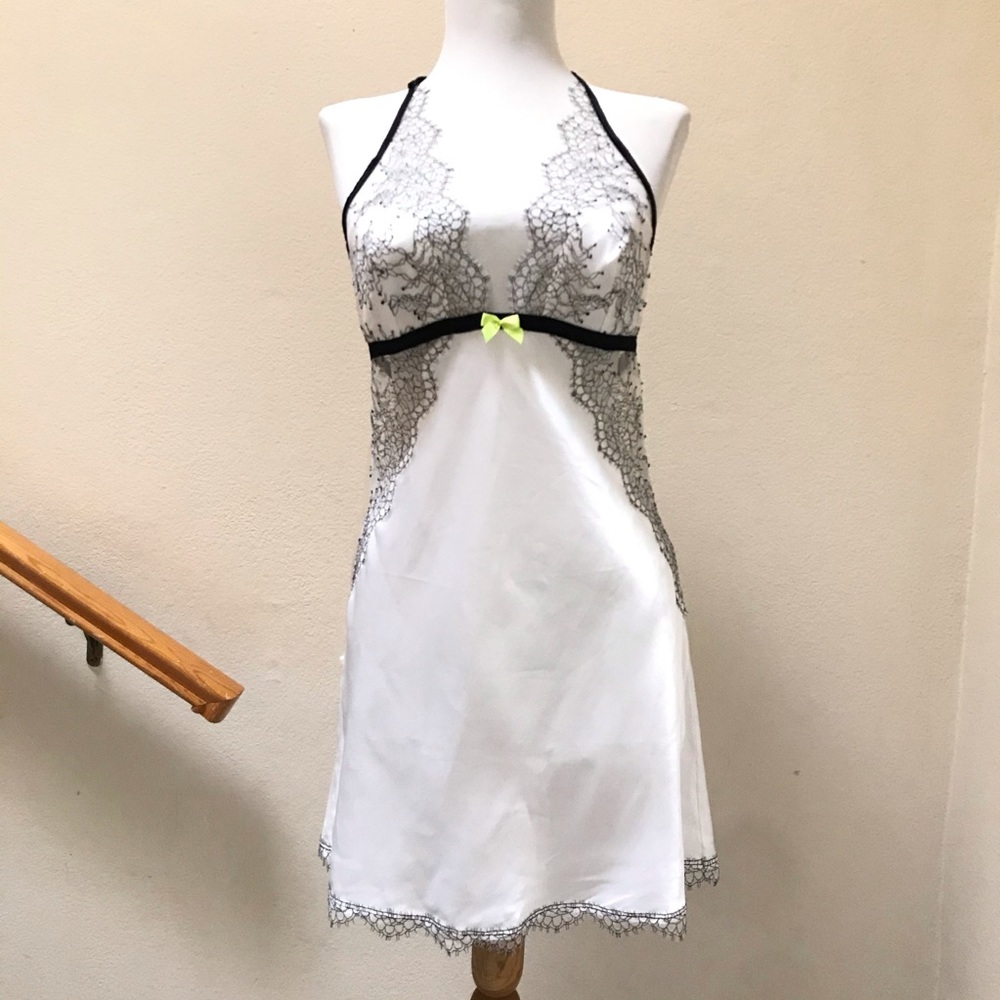 Victorias Secret Babydoll Chantilly Chemise Nightie Slip Lace Halter Satin Sz M